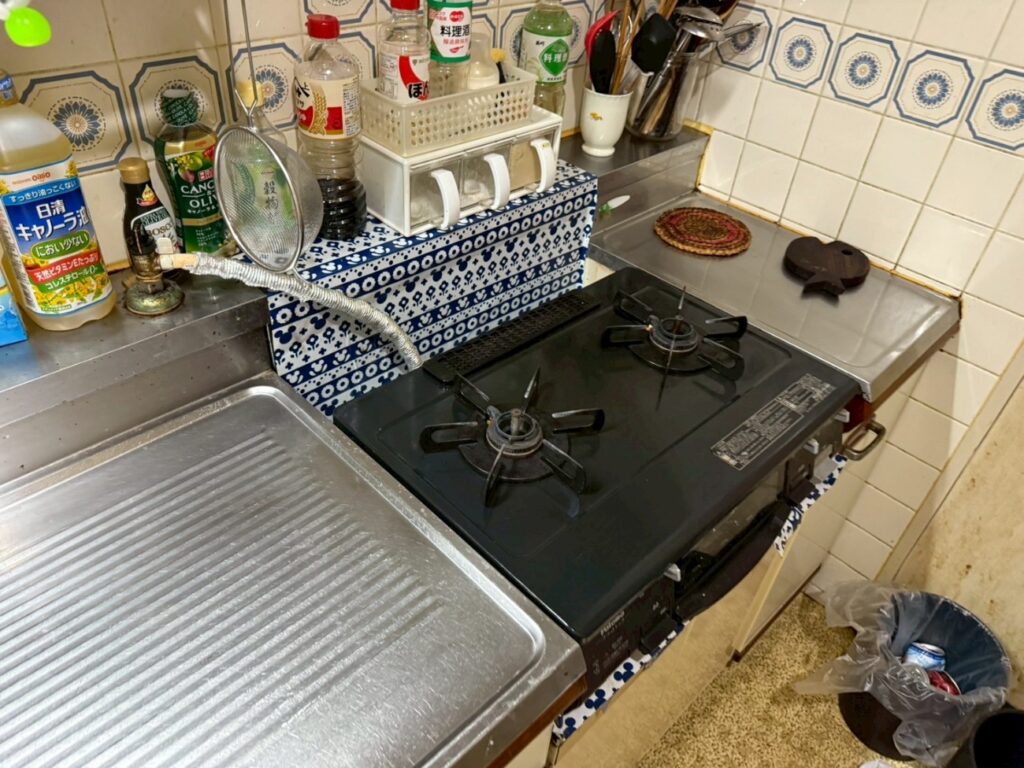 交換前のガスコンロです。