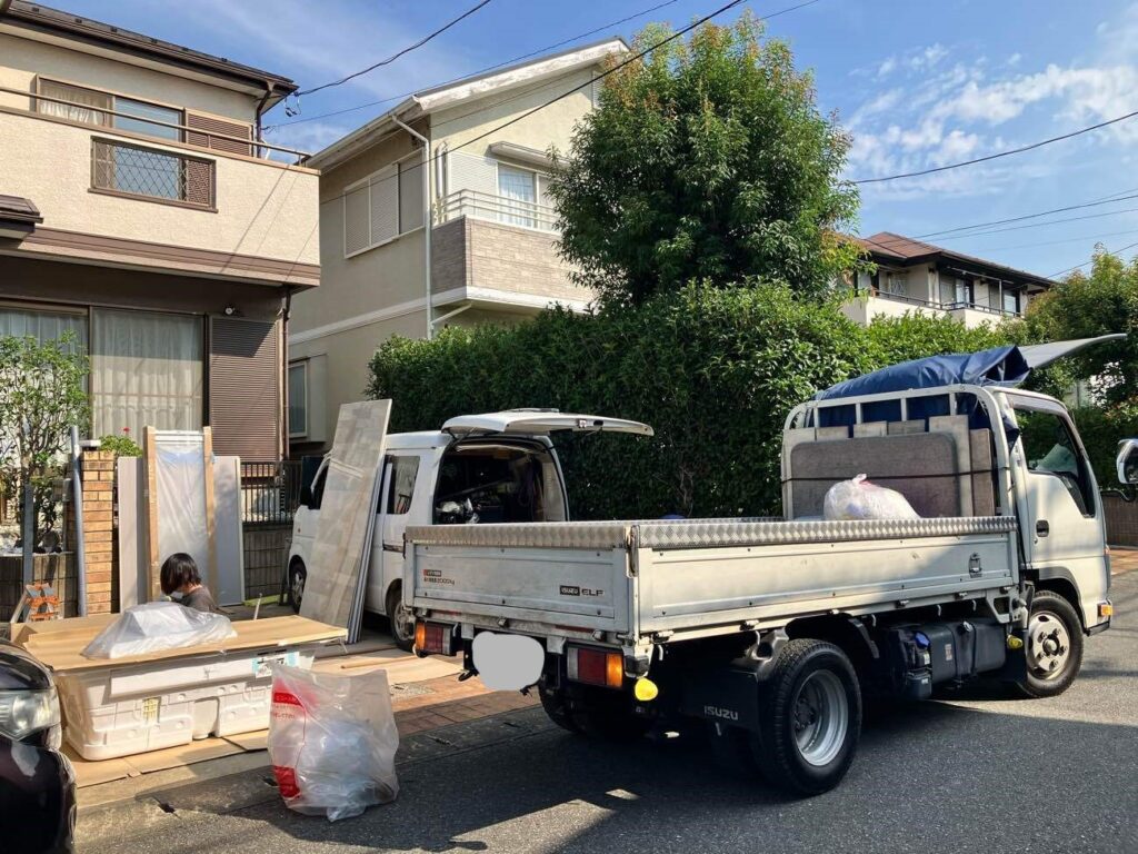 浴室などが搬入されている様子です。