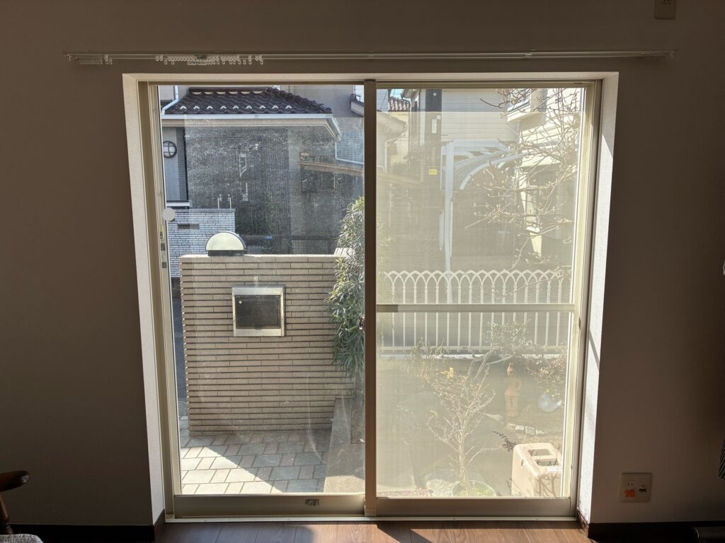 設置前の掃き出し窓です。