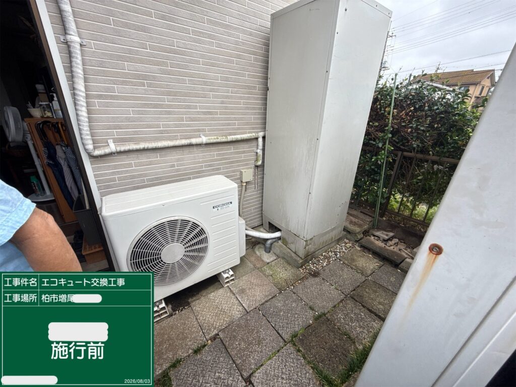 交換前のエコキュートです。メーカーはコロナで品番はCTU-301A8を使用していらっしゃいました。